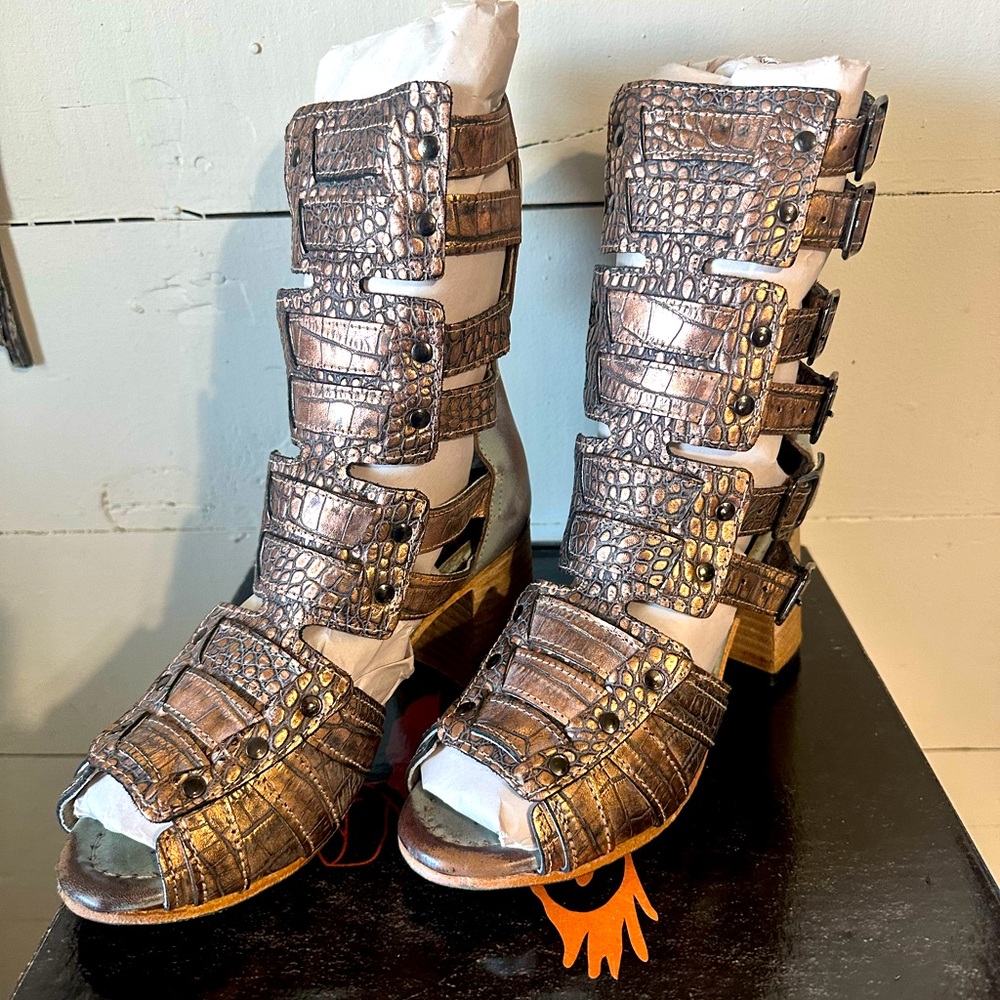Freebird Blush Croco Zane
